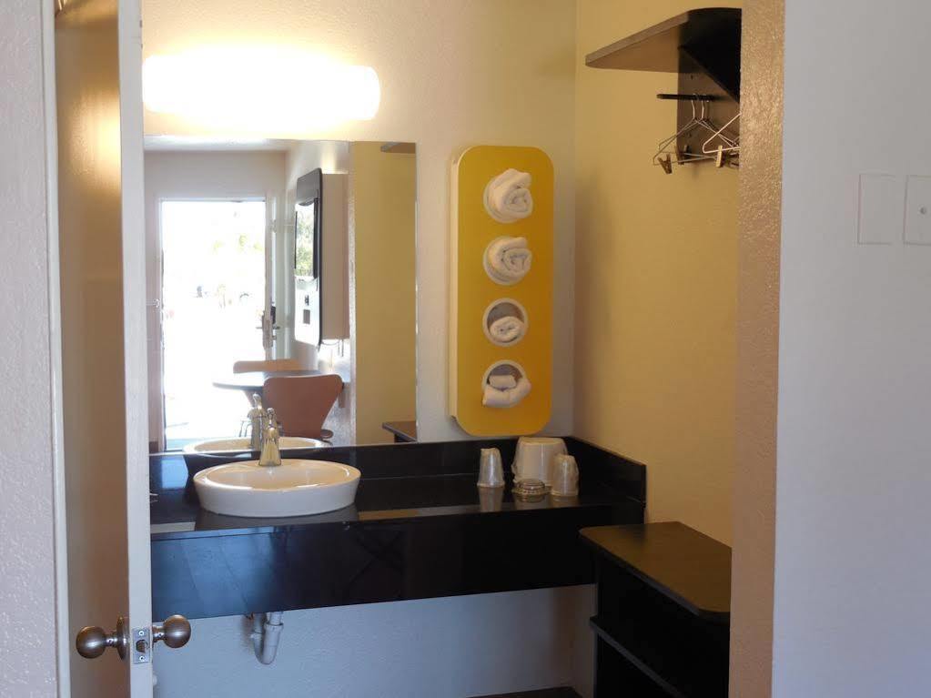 Hotel 6-chula Vista, Ca - San Diego 2*